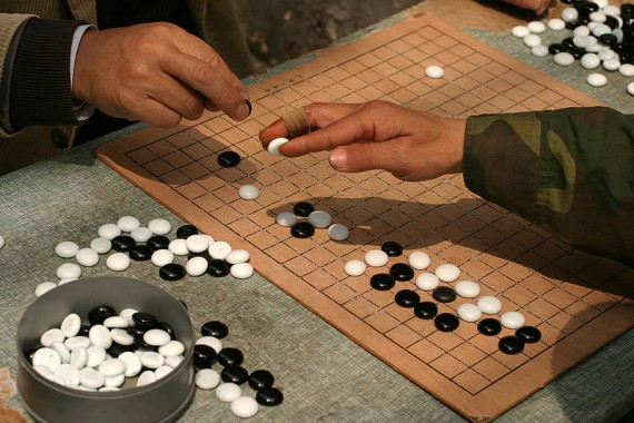 800px-Playing_weiqi_in_Shanghai