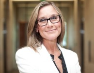 Giugno potrebbe essere il mese d’ingresso di Angela Ahrendts